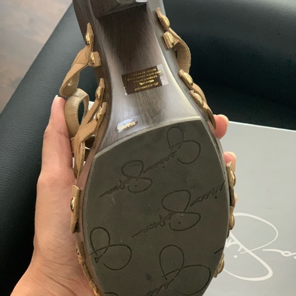 Jessica Simpson wood heel sandal. Platform heel - Picture 5 of 7